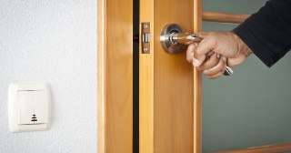 Установка дверей Верхняя Пышма цена от 1364 руб.
